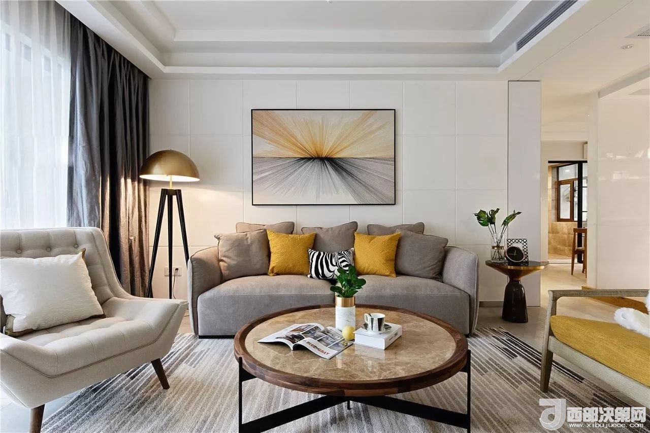 沙發(fā)背景墻選對裝飾畫，才能美了整個客廳空間！