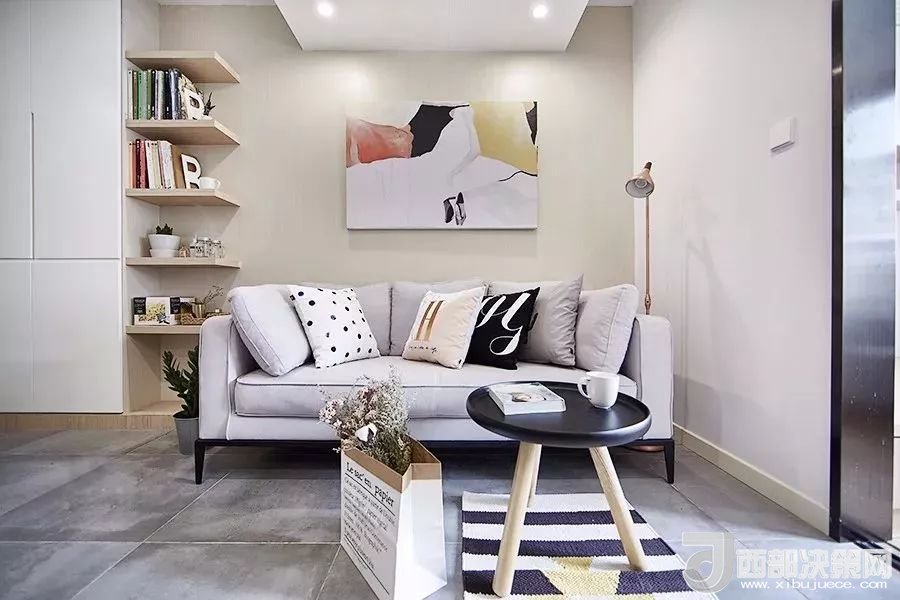 沙發(fā)背景墻選對裝飾畫，才能美了整個客廳空間！