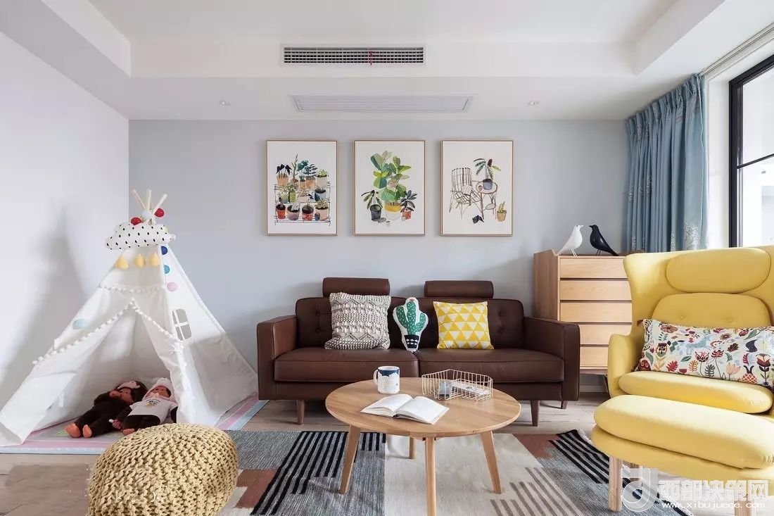 沙發(fā)背景墻選對裝飾畫，才能美了整個客廳空間！