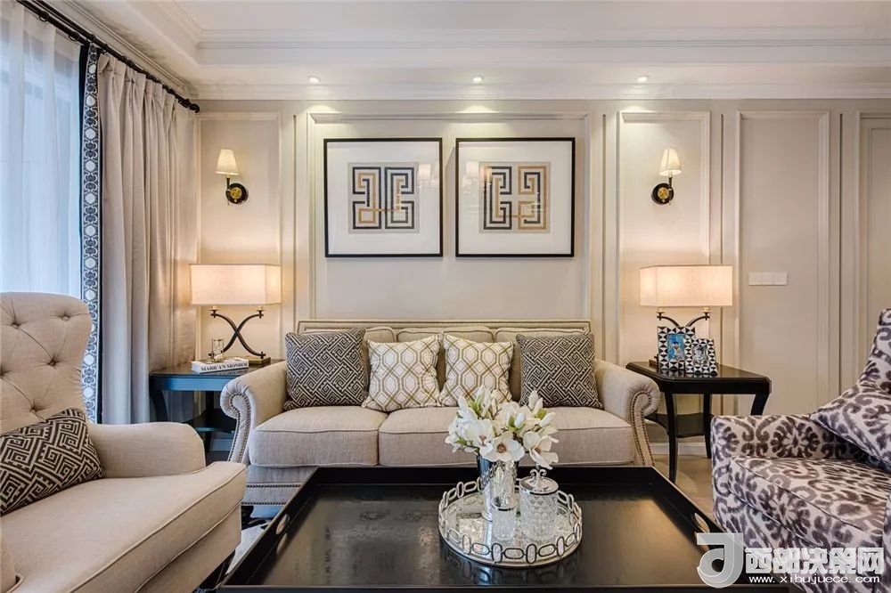 沙發(fā)背景墻選對裝飾畫，才能美了整個客廳空間！
