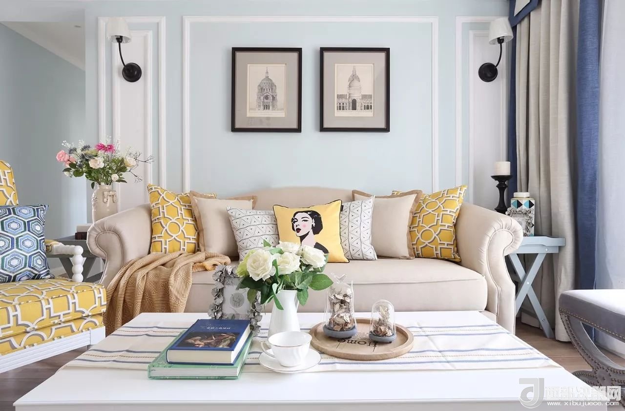 沙發(fā)背景墻選對裝飾畫，才能美了整個客廳空間！