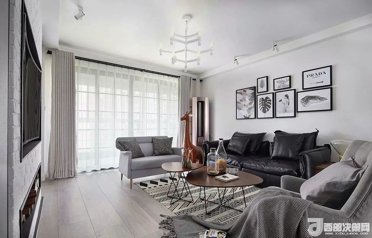 沙發(fā)背景墻選對裝飾畫，才能美了整個客廳空間！