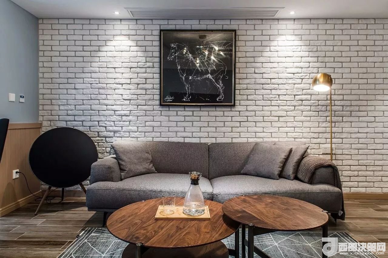 沙發(fā)背景墻選對裝飾畫，才能美了整個客廳空間！