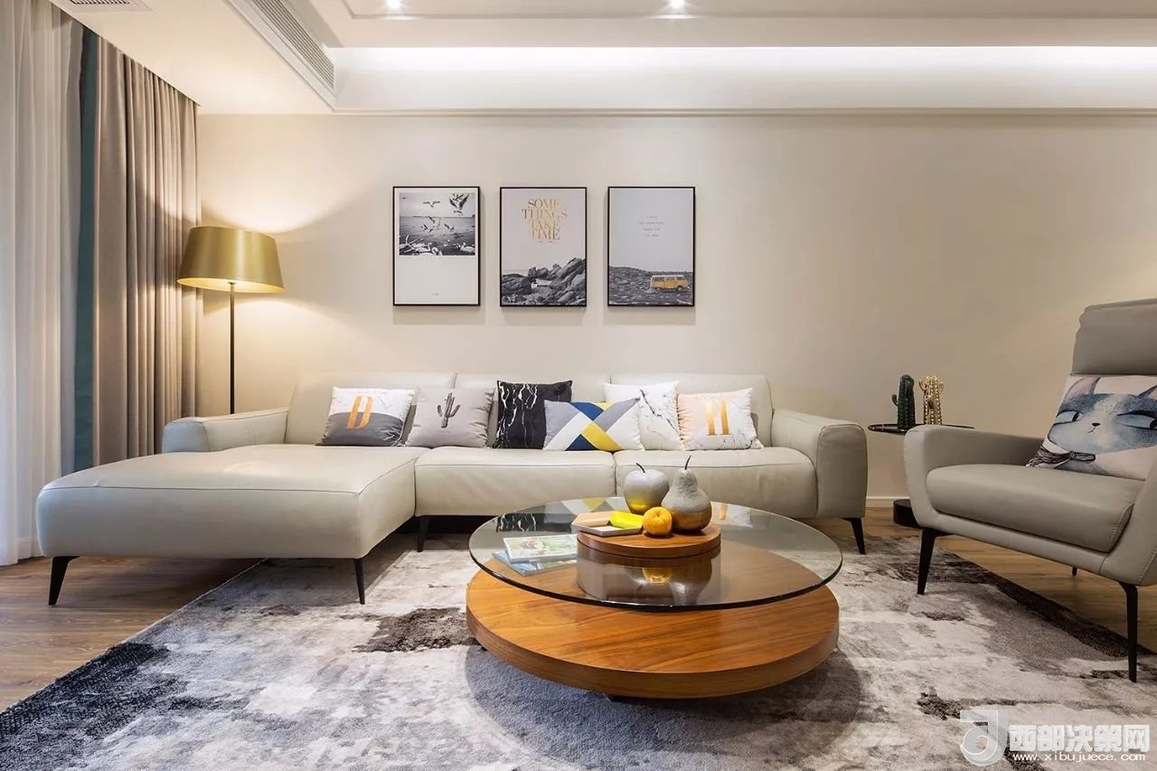 沙發(fā)背景墻選對裝飾畫，才能美了整個客廳空間！