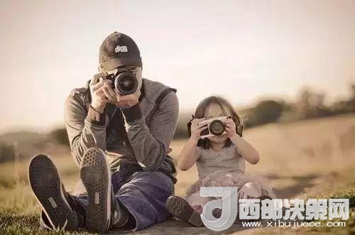 “曾子殺豬”故事在前，最近又有《父母說好考了90分就去看海，被爽約后女孩離家出走》新聞在后。父母如果自己的行為“打臉”了，又怎么能在孩子面前掌握教育的主動(dòng)權(quán)。