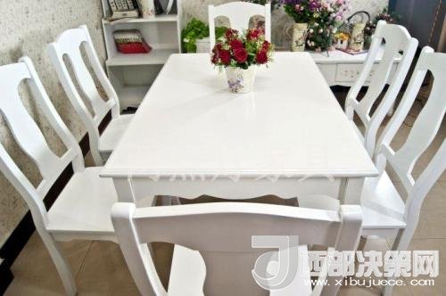 喜歡白色餐桌 但椅子該如何搭配？