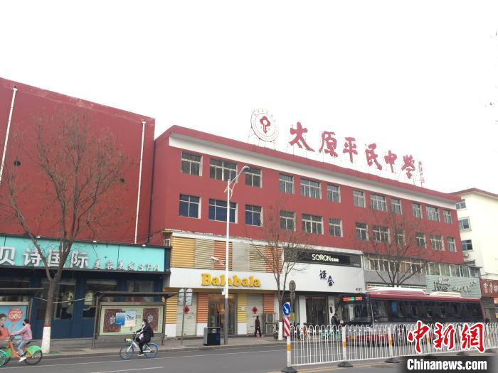 所有師生實行“日報告”“零報告”制度，確保開學(xué)后校園衛(wèi)生安全?！「呷鸱?攝