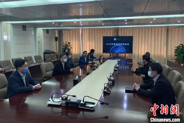 寧夏大學(xué)2020年春季首場綜合類“網(wǎng)絡(luò)雙選會”現(xiàn)場。　李佩珊 攝