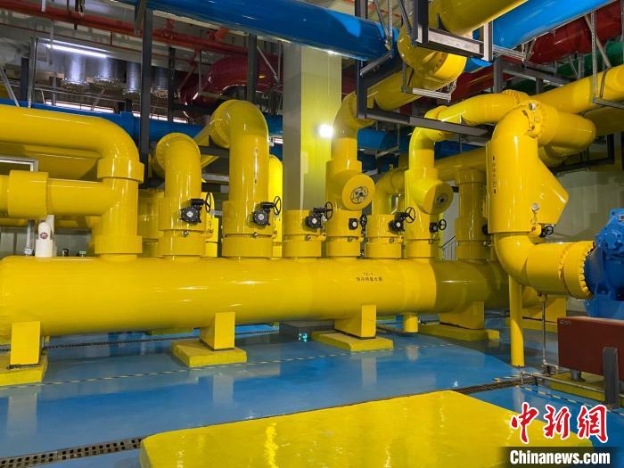 圖為中國移動云南數(shù)據(jù)中心冷卻系統(tǒng)。　王旌亞 攝