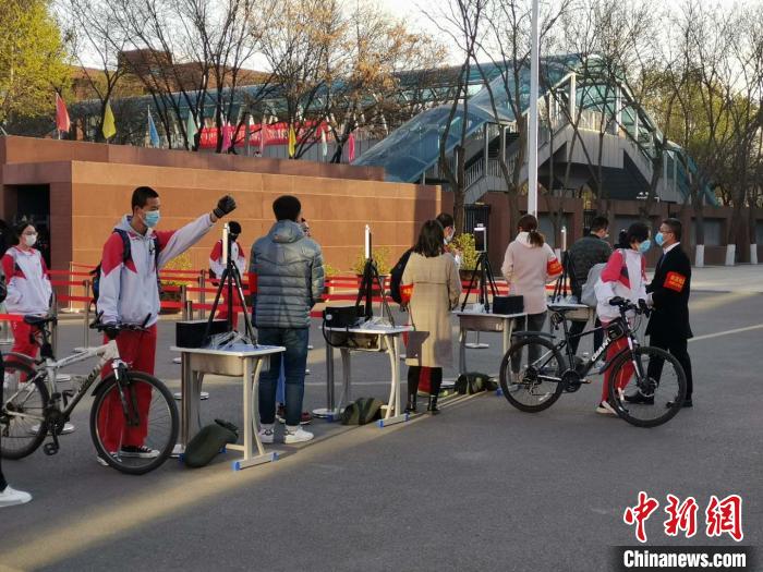 內(nèi)蒙古中學科技防“疫”：大數(shù)據(jù)為學生建立健康檔案