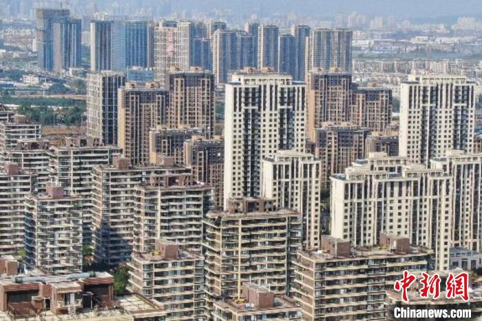 房地產(chǎn)行業(yè)作為特殊的商品銷售業(yè)，受疫情影響，一些企業(yè)資金回籠困難，亟待金融和稅務(wù)部門(mén)的政策支持?！°蟛?攝