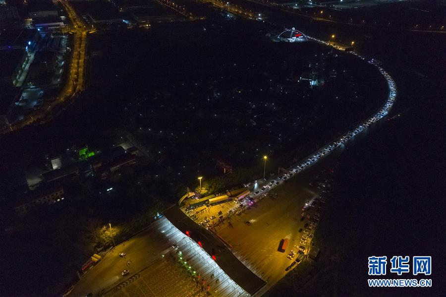 （新華全媒頭條·圖文互動(dòng)）（14）上下同心，守望相助——中國抗疫眾志成城的生動(dòng)實(shí)踐