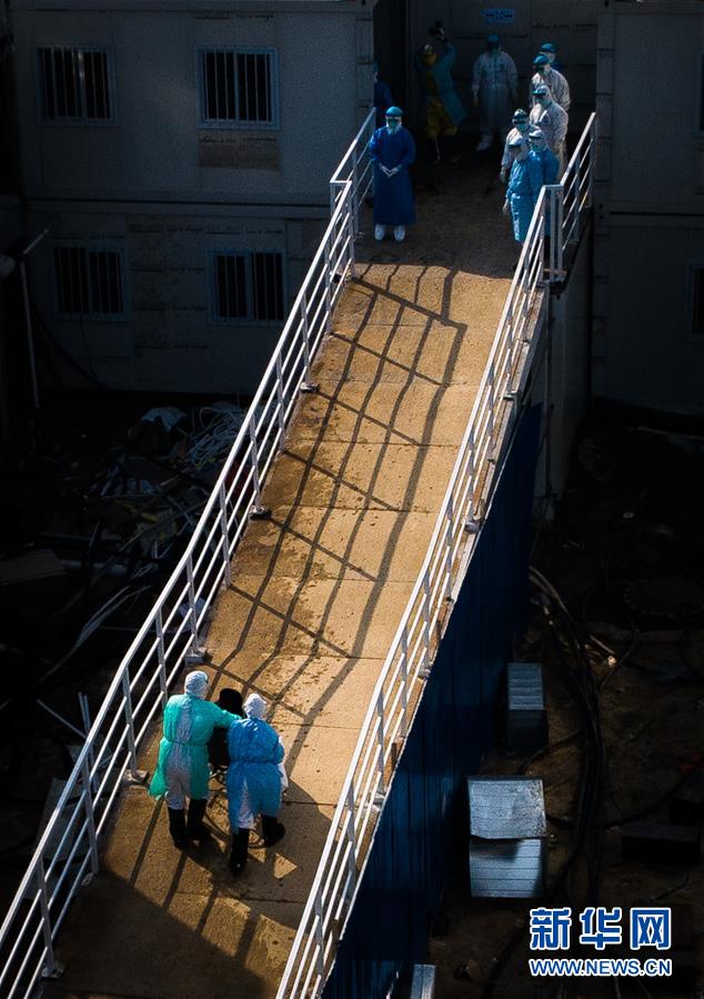 （聚焦疫情防控·圖文互動）（10）分秒必爭！一切為了治病救人——中國抗疫生命至上的生動實踐