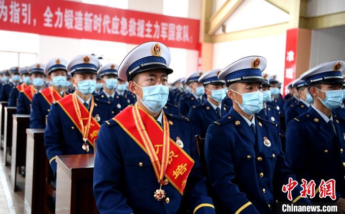 授銜表彰儀式現(xiàn)場(chǎng)。　劉忠俊 攝