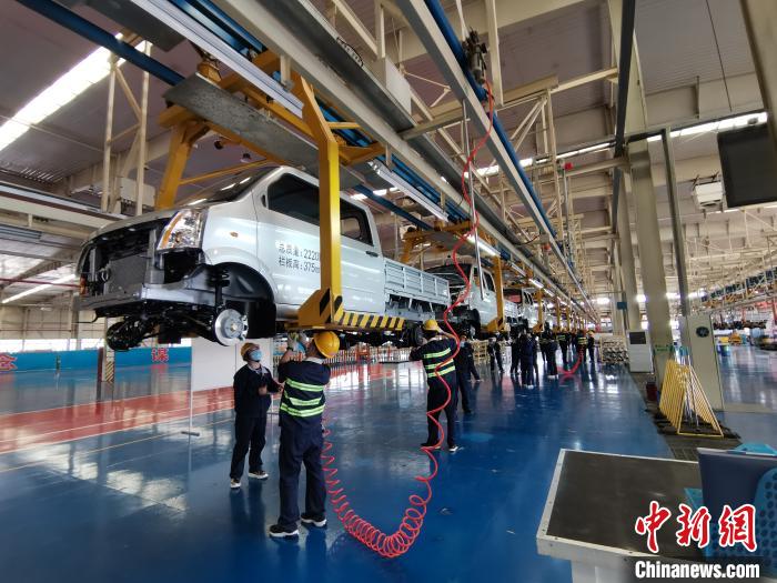 4月初，成功汽車全面復工復產(chǎn)。尤其是隨著疫情得到控制，該公司的生產(chǎn)力度也不斷加大。　高飛 攝