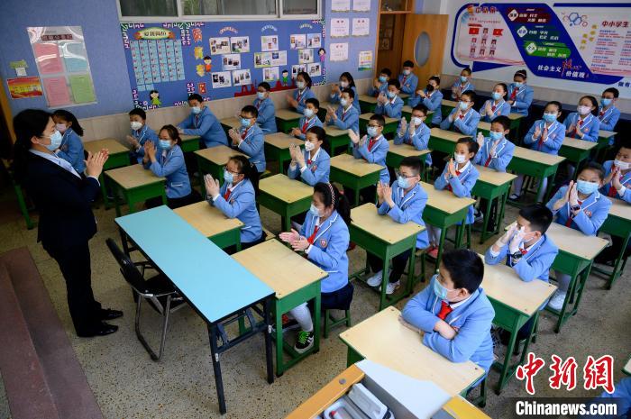 學(xué)校是人群密集場所，山西省疫情防控工作領(lǐng)導(dǎo)小組要求，要周密閉環(huán)做好疫情防控。　韋亮 攝