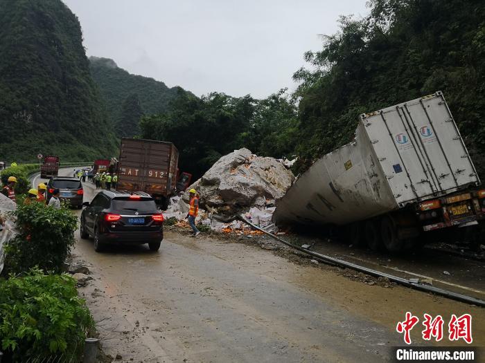 事故現(xiàn)場?！↑S鵬 攝