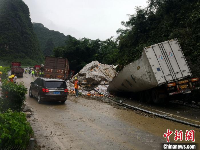 事故現(xiàn)場?！↑S鵬 攝