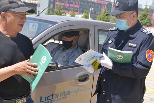 點(diǎn)擊圖片翻到下一頁(yè)>> 西烏旗公安局禁毒大隊(duì)開(kāi)展“六一”禁毒宣傳活動(dòng)