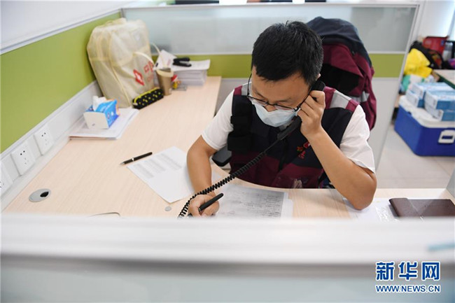 （新華全媒頭條·圖文互動(dòng)）（2）首都再戰(zhàn)“疫”，難忘40天——寫在北京應(yīng)急響應(yīng)級(jí)別降級(jí)之際