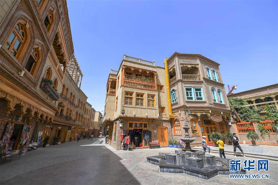 (新華全媒頭條·圖文互動)(10)旗引天山南北 譜寫發(fā)展新篇——以習近平同志為核心的黨中央關心新疆工作紀實