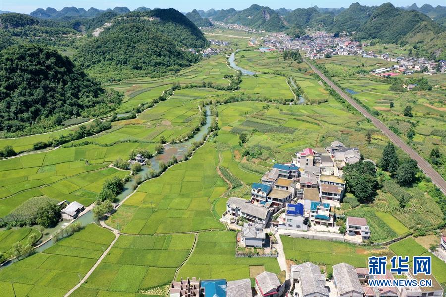 (新華全媒頭條·走向我們的小康生活·決戰(zhàn)決勝脫貧攻堅·圖文互動)(1)千年之渴今朝解——貴州貧困群眾實(shí)現(xiàn)“吃水不愁”