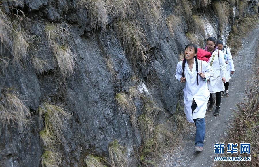 (新華全媒頭條·圖文互動)(11)偉大旗幟引領(lǐng)歷史巨變——習(xí)近平新時代中國特色社會主義思想指引“十三五”經(jīng)濟(jì)社會發(fā)展述評