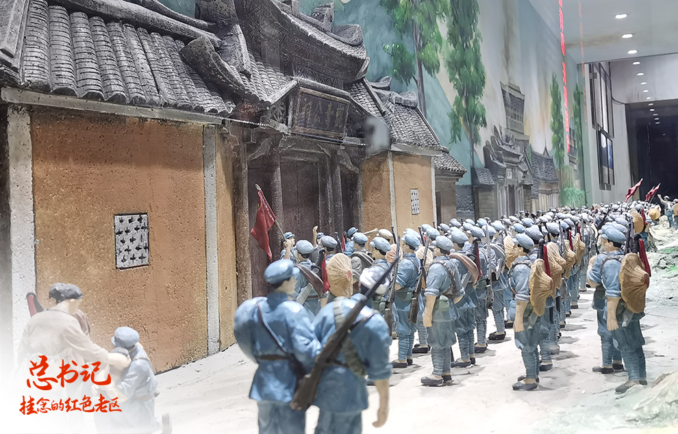 這是在福建省長汀縣中復(fù)村拍攝的紅軍長征出發(fā)動員會微型雕塑（2021年4月27日攝）。