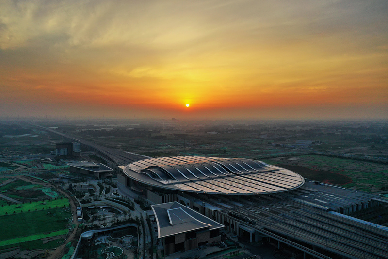 這是2021年7月1日拍攝的京雄城際鐵路雄安站。