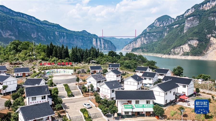 (沿著總書記的足跡·貴州篇)(1)開創(chuàng)多彩貴州的美好未來——沿著總書記的足跡之貴州篇