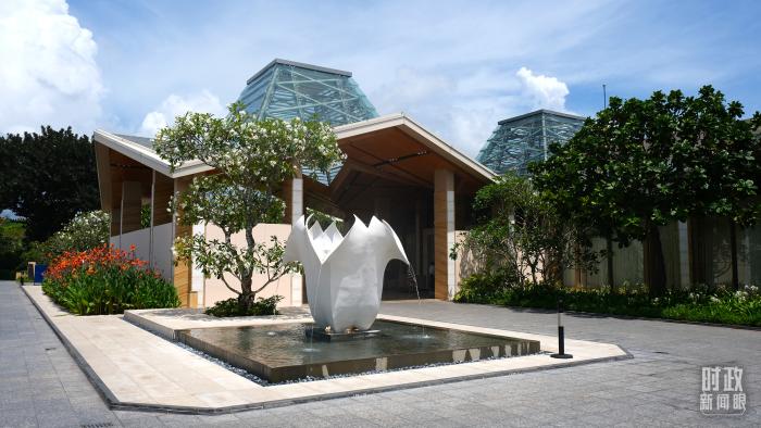 △中美元首舉行會晤的會議樓。(總臺央視記者劉琦拍攝)