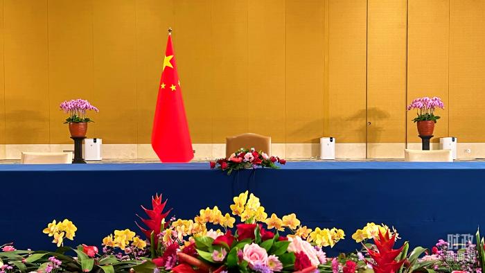 △中美元首會晤現(xiàn)場的中方座席。(總臺央視記者程鋮拍攝)