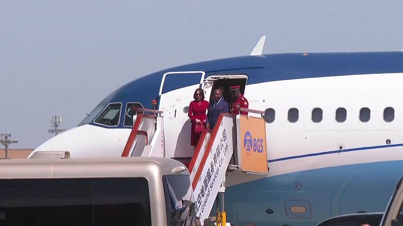 2023年4月18日，北京，加蓬總統(tǒng)阿里·本·邦戈·翁丁巴抵達(dá)北京，正式開啟四天的訪華之旅。